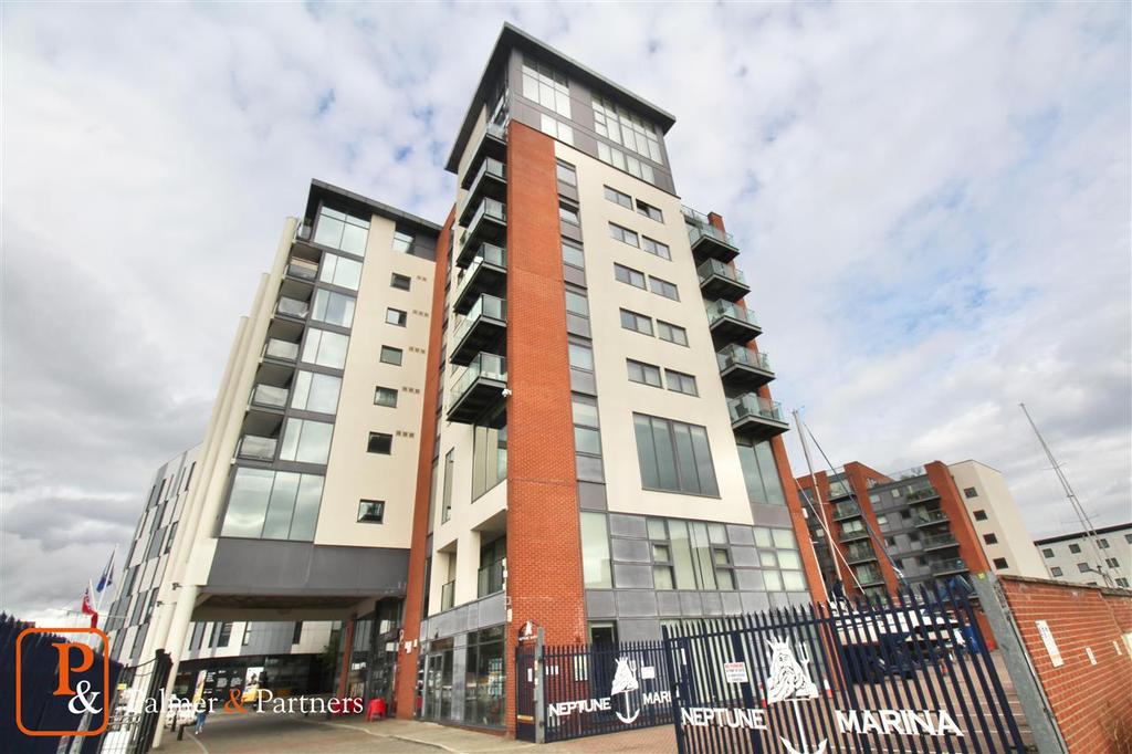Neptune Marina, Neptune Quay, Ipswich 2 bed apartment £150,000