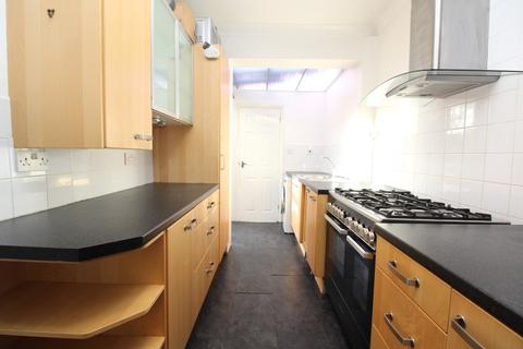 3 bedroom terraced house to rent, Melstock Avenue, RM14