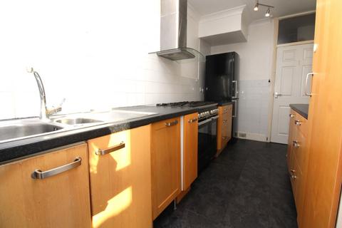 3 bedroom terraced house to rent, Melstock Avenue, RM14