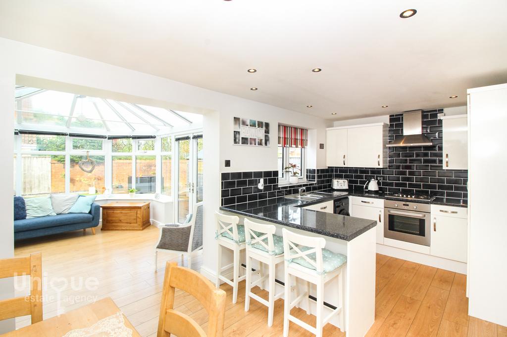 Hastings Avenue, Warton, PR4 3 bed detached house £225,000