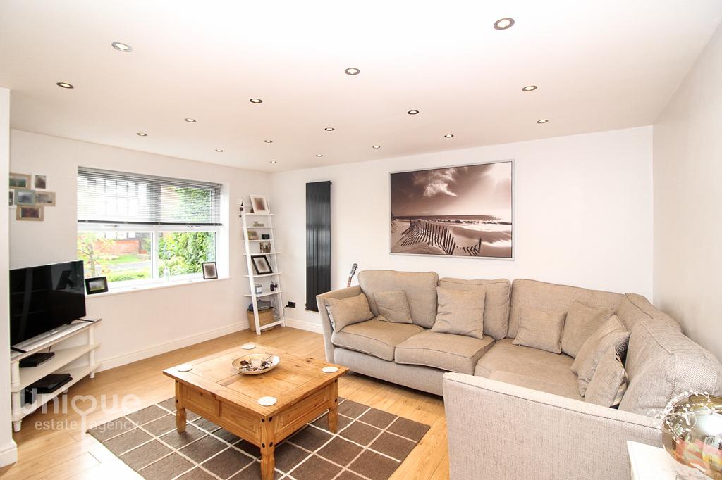 Hastings Avenue, Warton, PR4 3 bed detached house £225,000