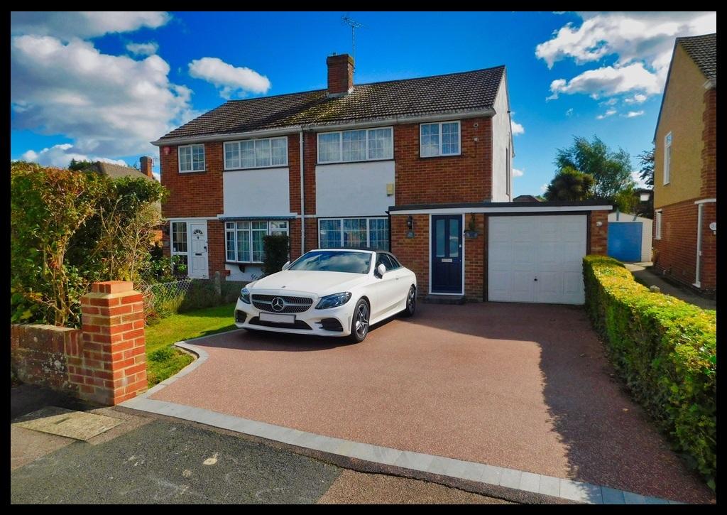 Barnsfield Crescent, Totton SO40 3 bed semidetached house £375,000