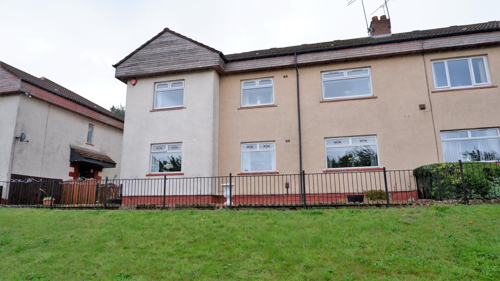 Kelburn Street, Barrhead G78 3 bed ground floor flat £115,000