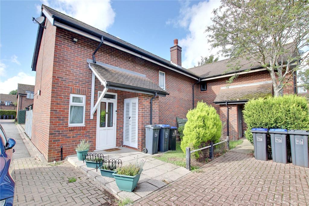 Eriskay Court, Worthing, West Sussex... 3 bed semidetached house £