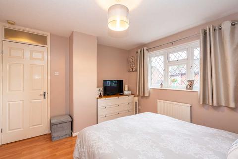 1 Lysander Close, Bovingdon, Hemel Hempstead, HP3 0RY