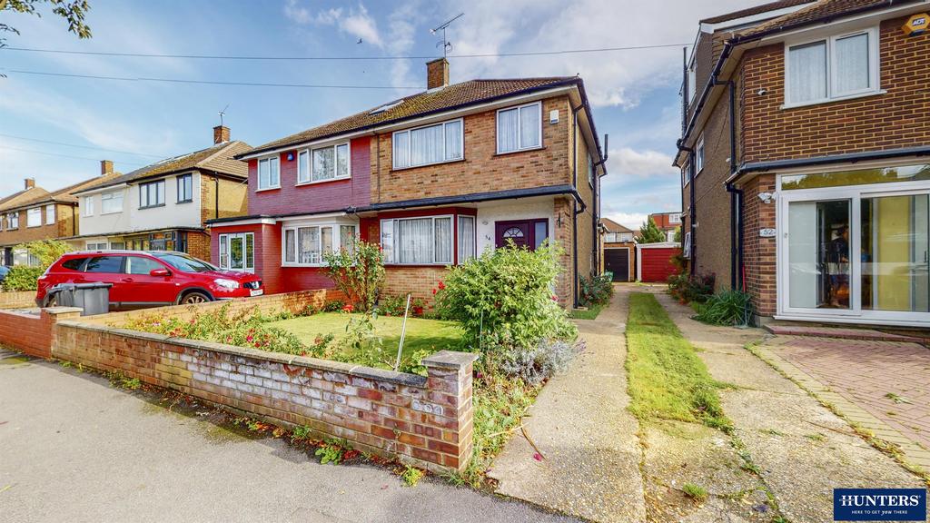 Donald Drive, Chadwell Heath, RM6 3 bed semidetached house £500,000