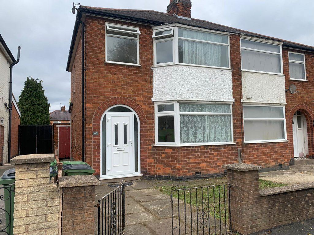 3 Bed Kingsway, Braunstone, Leicester, LE3 2JN. £925 PCM. 3 bed semi