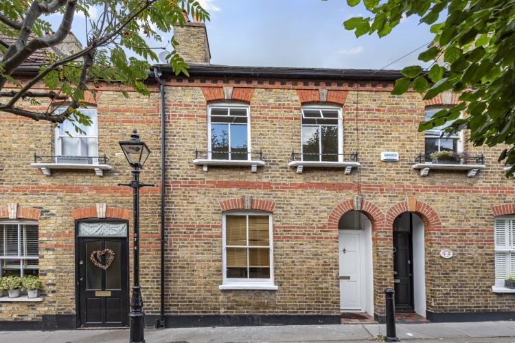 Chancery Lane Beckenham BR3 2 bed house £1,550 pcm (£358 pw)