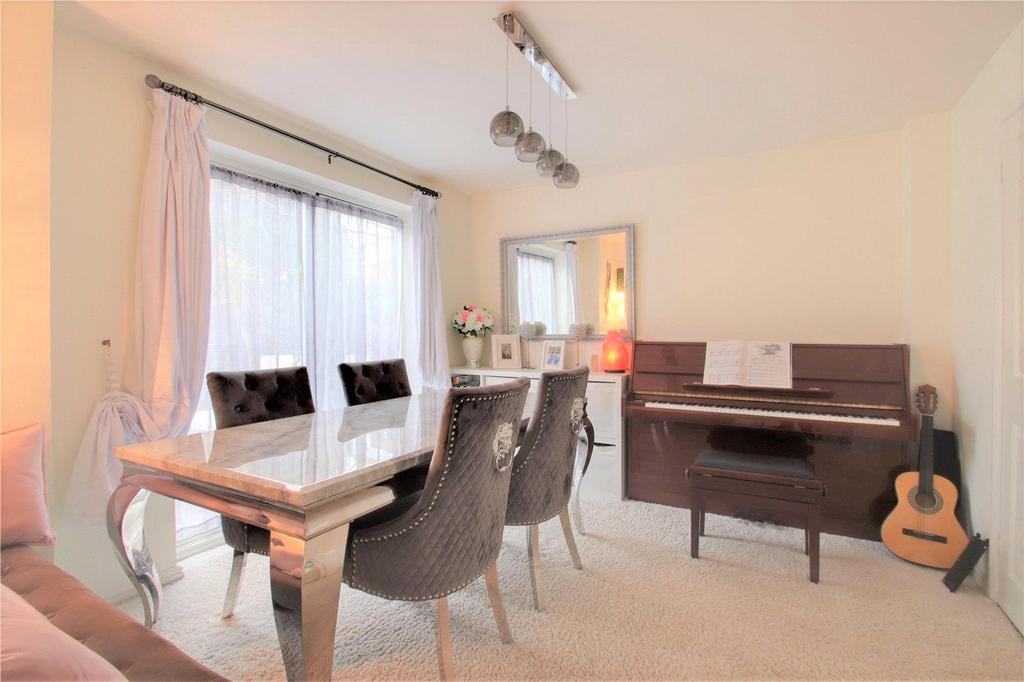 Close, Wick, Littlehampton, BN17 4 bed detached house £455,000