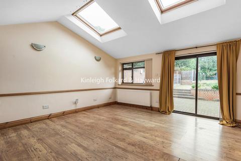 71 Dallinger Road, London, SE12 0TQ