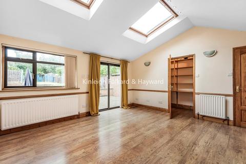 71 Dallinger Road, London, SE12 0TQ