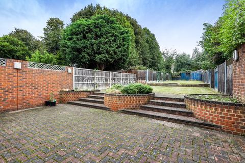 71 Dallinger Road, London, SE12 0TQ