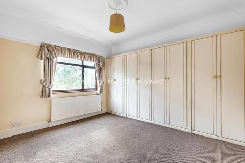 71 Dallinger Road, London, SE12 0TQ