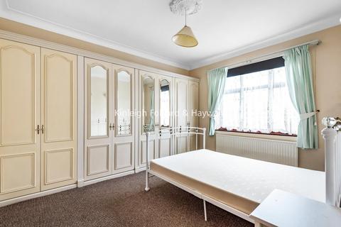 71 Dallinger Road, London, SE12 0TQ