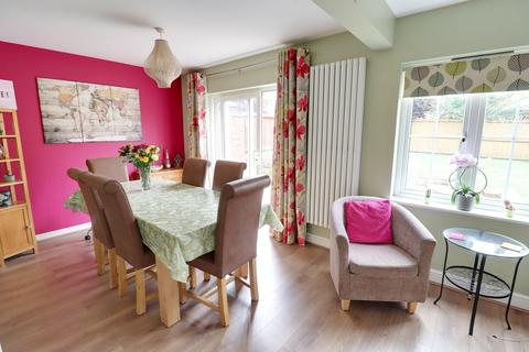 44 The Spinney, Grange Park, Northampton, NN4 5BT