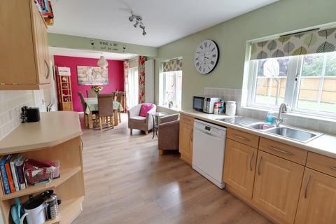 44 The Spinney, Grange Park, Northampton, NN4 5BT