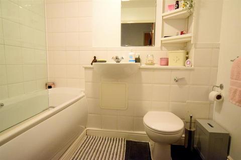 Flat 10, Hudson House Station Approach, Epsom, KT19 8DJ