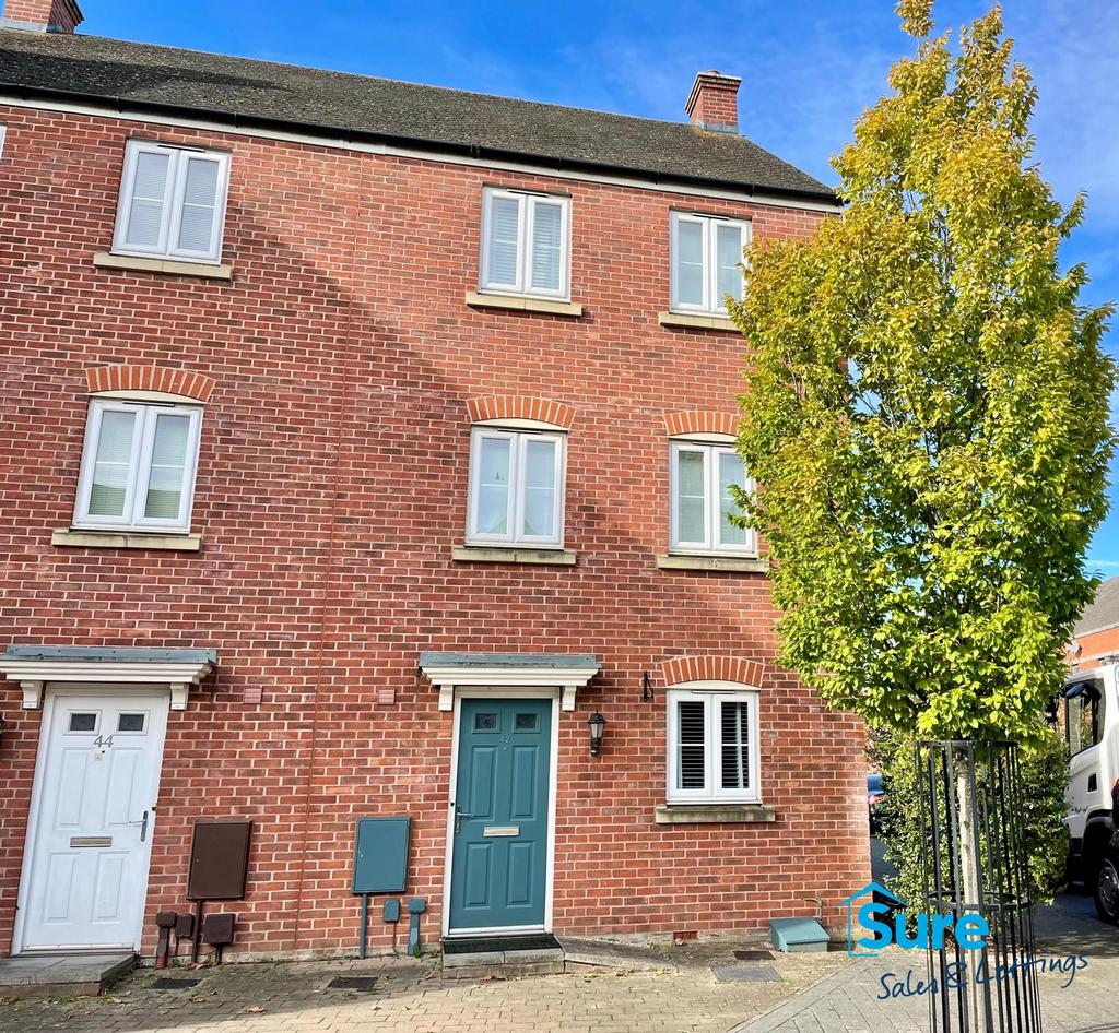 Typhoon Way, Coopers Edge, Brockworth 4 bed townhouse £1,395 pcm (£322 pw)