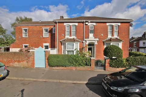 93 Avenue Road, Southampton, SO14 6BD