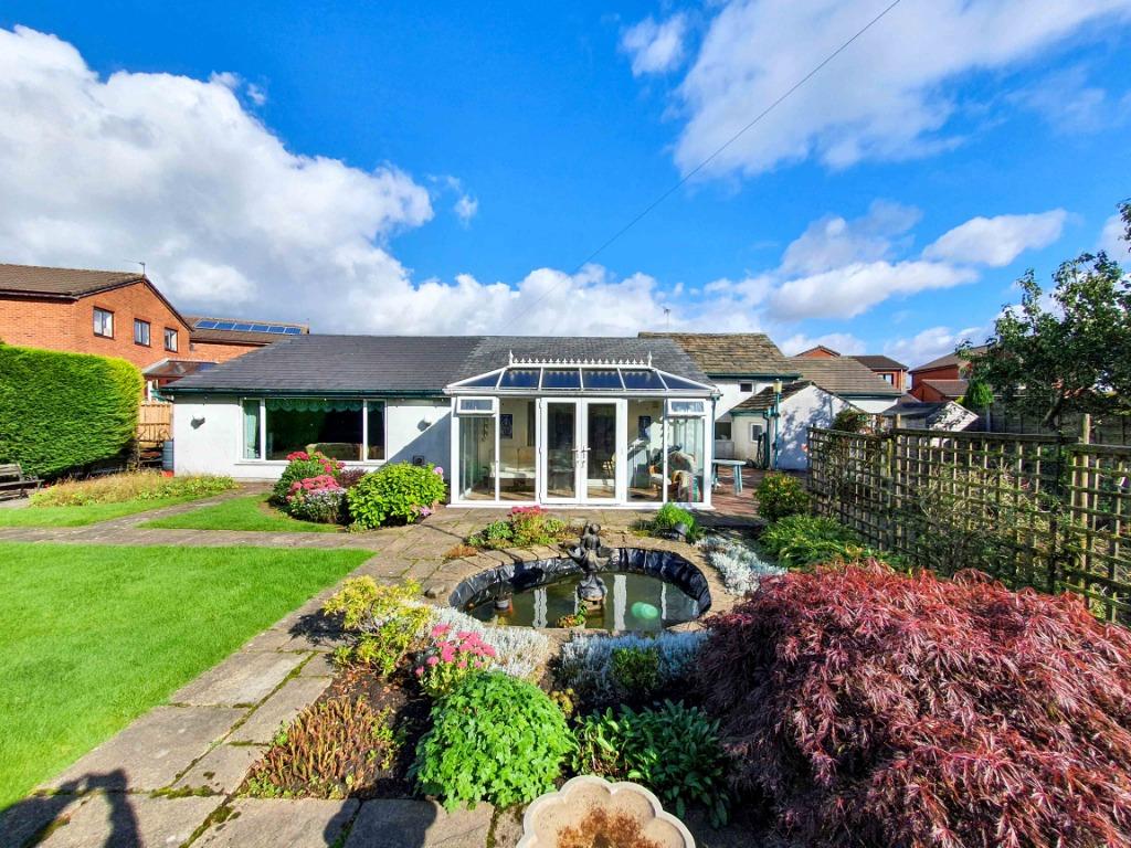Locking Gate Rise, Oldham, OL4 4 bed detached house £385,000