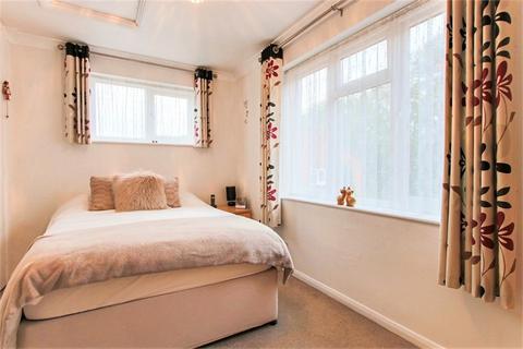 89 Estcots Drive, East Grinstead, RH19 3YW