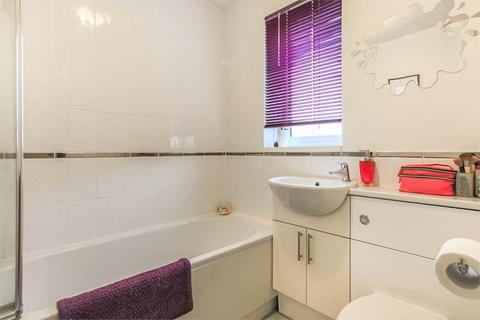 89 Estcots Drive, East Grinstead, RH19 3YW