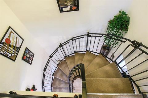 89 Estcots Drive, East Grinstead, RH19 3YW