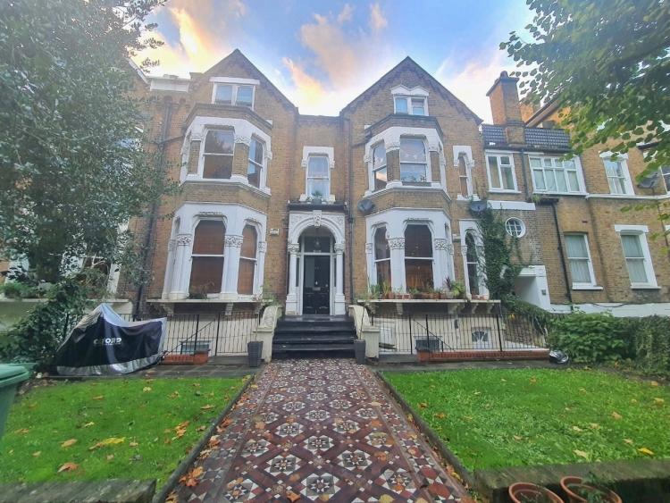 Wickham Road London SE4 1 bed apartment £1,300 pcm (£300 pw)