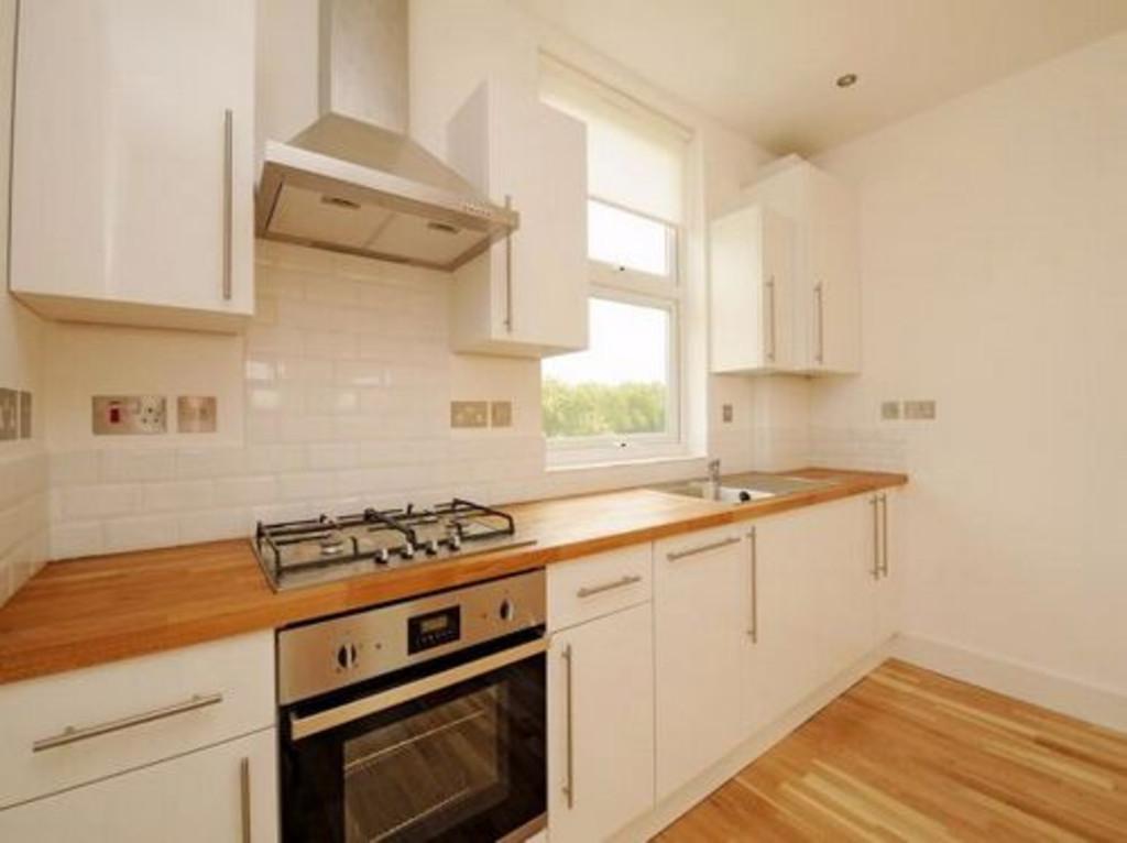 Langham Road, London N15 1 bed flat £1,150 pcm (£265 pw)