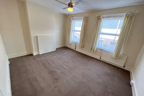 3 bedroom terraced house to rent, Southern Road, Basingstoke RG21