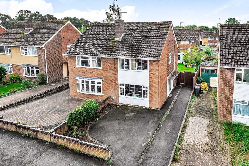 Vine Crescent, Reading RG30 3LU 3 bed semidetached house £380,000