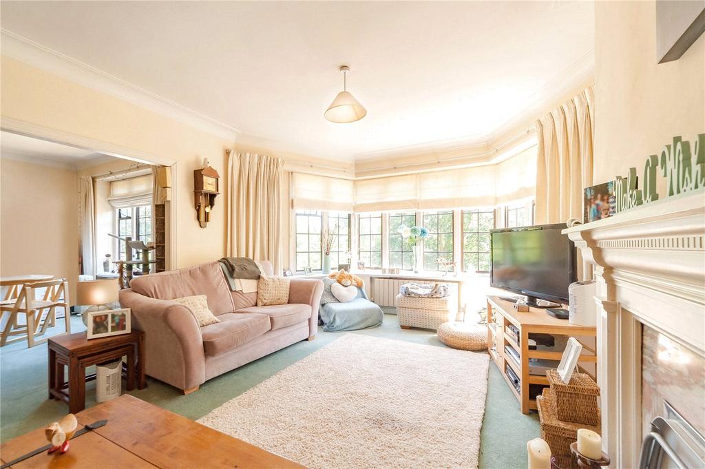 Gonville House, Manor Fields, Putney, London 4 bed flat £2,600 pcm (£