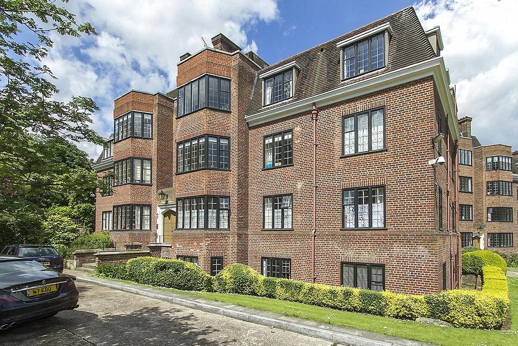 Gonville House, Manor Fields, Putney, London 4 bed flat £2,600 pcm (£