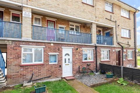 16 Shears Court, Sunbury-on-thames, TW16 7NF