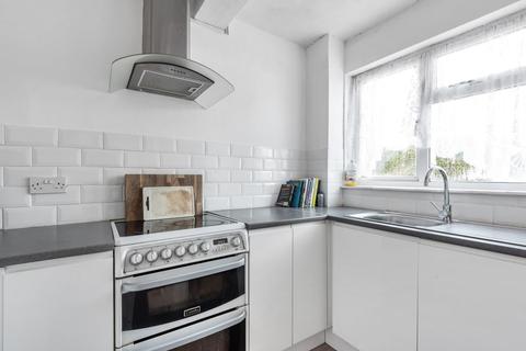 16 Shears Court, Sunbury-on-thames, TW16 7NF