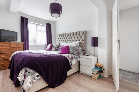 16 Shears Court, Sunbury-on-thames, TW16 7NF