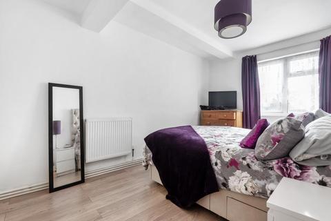 16 Shears Court, Sunbury-on-thames, TW16 7NF