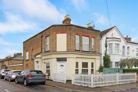 1 bedroom apartment to rent, Windmill Road, Hampton Hill