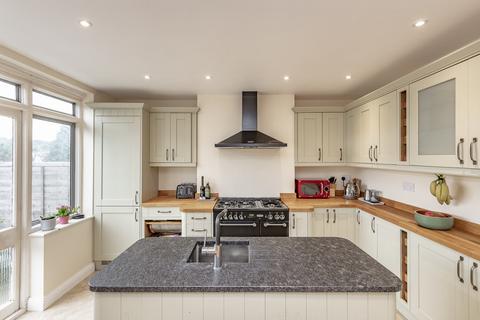 98 Westleigh Avenue, Coulsdon, CR5 3AB