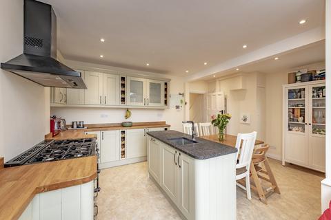 98 Westleigh Avenue, Coulsdon, CR5 3AB