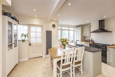 98 Westleigh Avenue, Coulsdon, CR5 3AB