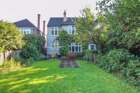 12 Heathside, Hinchley Wood, Esher, KT10 9TB