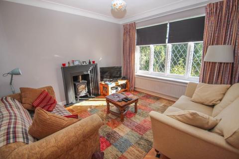 12 Heathside, Hinchley Wood, Esher, KT10 9TB