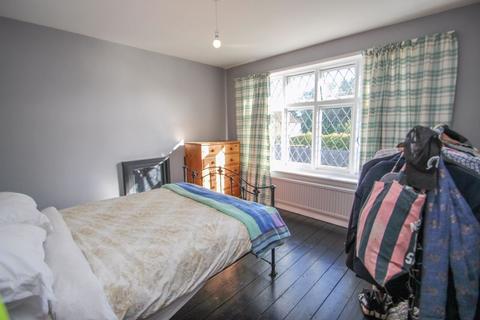 12 Heathside, Hinchley Wood, Esher, KT10 9TB