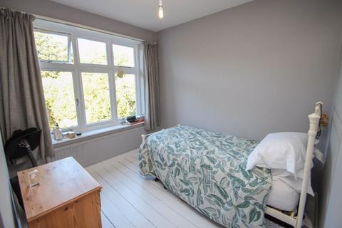 12 Heathside, Hinchley Wood, Esher, KT10 9TB