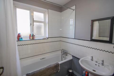 12 Heathside, Hinchley Wood, Esher, KT10 9TB