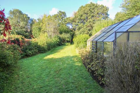 12 Heathside, Hinchley Wood, Esher, KT10 9TB