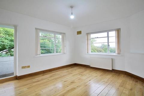 2 bedroom apartment to rent, Ossulton Way, London