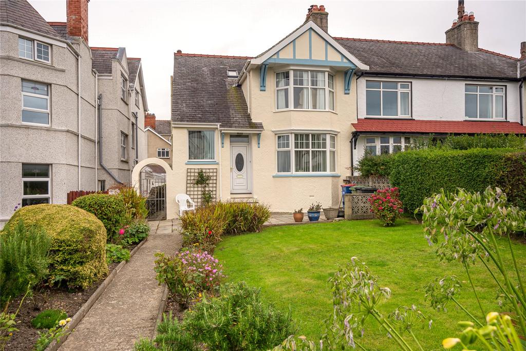 Walthew Avenue, Holyhead, Sir Ynys Mon, LL65 3 bed semidetached house