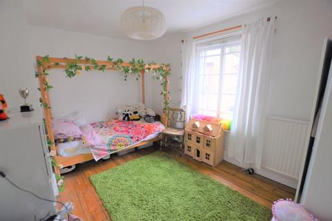 76 Brighton Road, Godalming, GU7 1NX